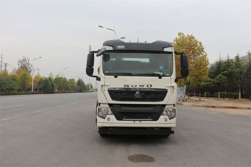 重汽豪沃 18.3 方灑水車